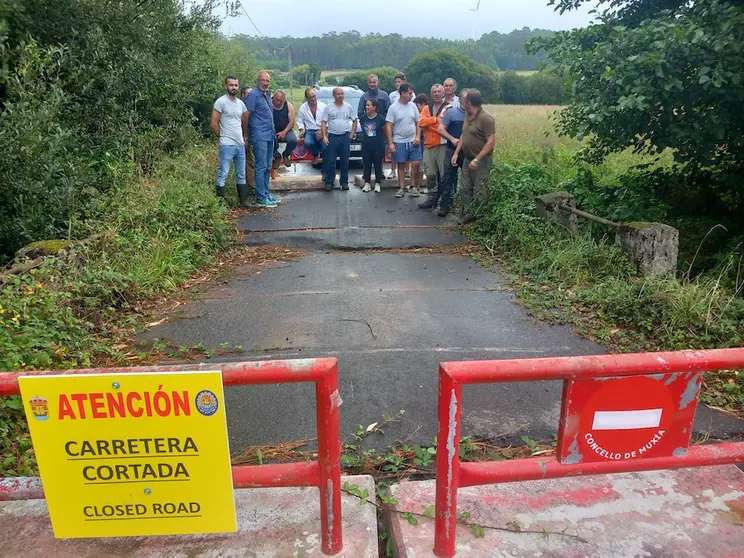 estrada cortada e veciños con carlos concheiro