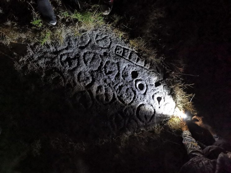 Petroglifos da Fieiteira en Corme con Suso Lista