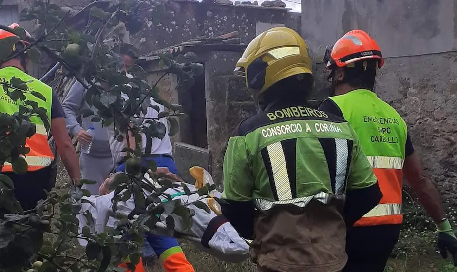 Bombeiros de Carballo nun rescate