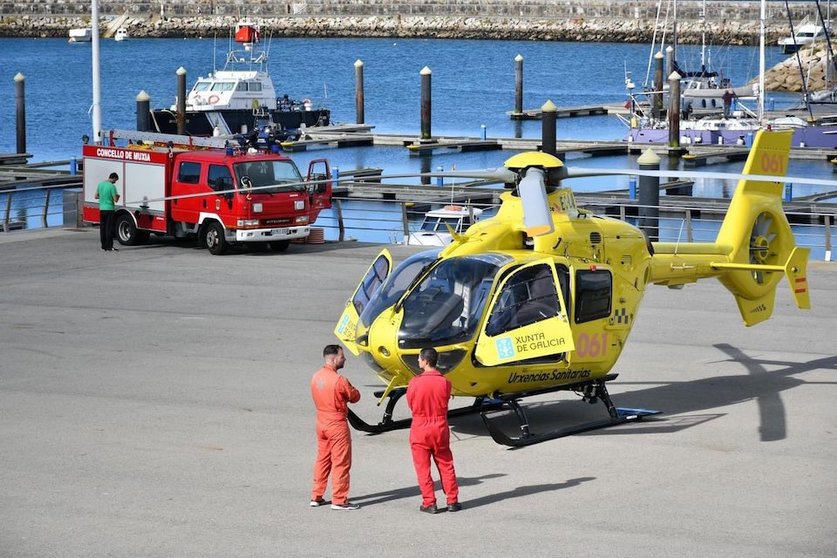 Helicoptero medicalizado 061 en Muxia