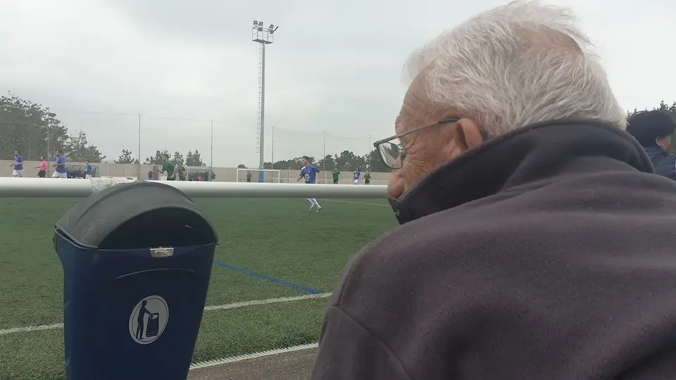 Vicente Carril pora o nome ao Campo de Camarinas