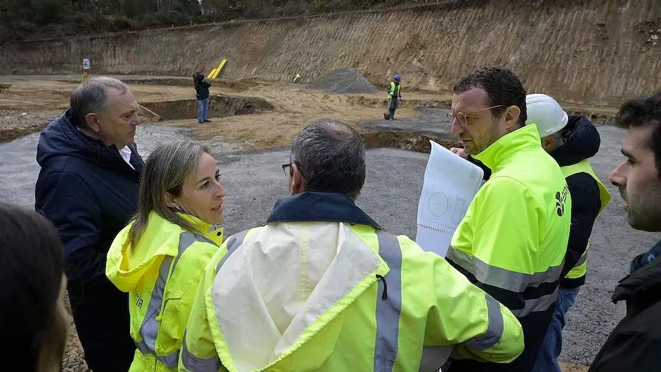 A Laracha.- A Coruña.- 
A conselleira de Infraestruturas e Mobilidade, Ethel Vázquez, supervisa as obras de mellora do abastecemento do municipio. Na estación potabilizadora de Gabenlle. 
21/11/2023
Foto: Moncho Fuentes / AGN A Coruña