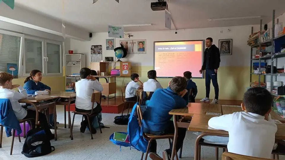 Foto de la charla en Finisterre con Fran insua