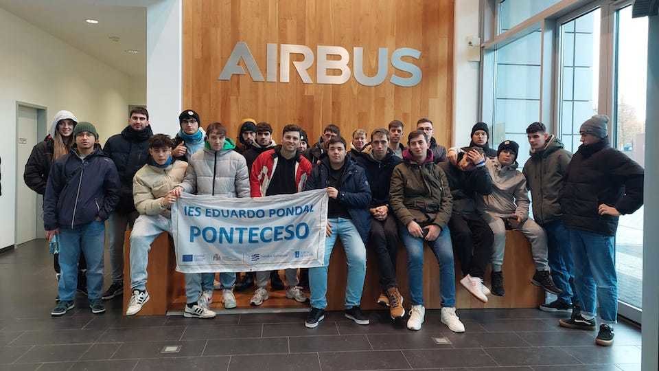 Alumnado do IES Ponteceso en Airbus