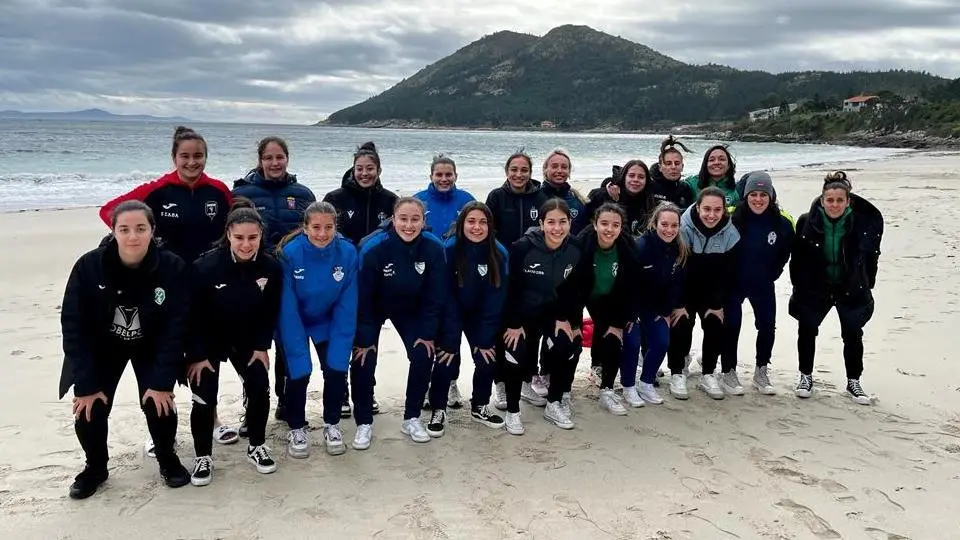 Xogadoras da Seleccion da Futbol da Costa en Louro