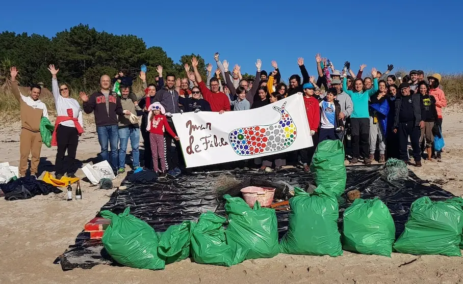 Mar de Fabula 10 anos limpando praias