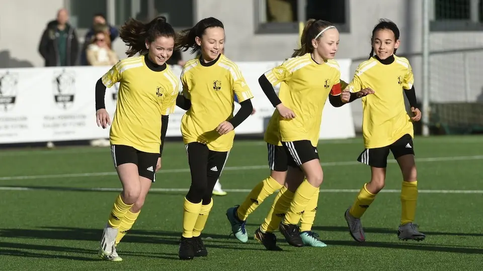 Seleccion da Costa sub14 feminina celebrando un gol