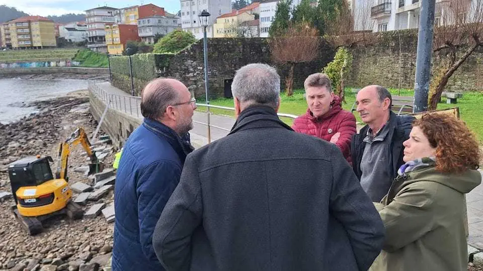 Maria Rivas Visita Corcubión obras paseo