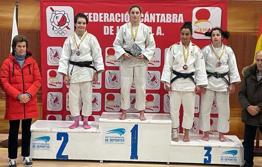 Lucia Pazos no segundo chanzo do podio no Sector Oeste Santander Judo Junior