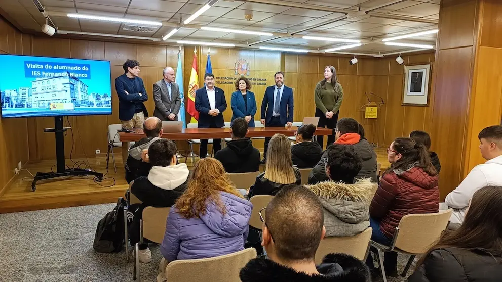 Visita do IES Fernando Blanco a Delegacion do Goberno na Coruna