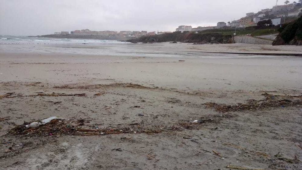 Lixo marino na praia das Salseiras de Caion