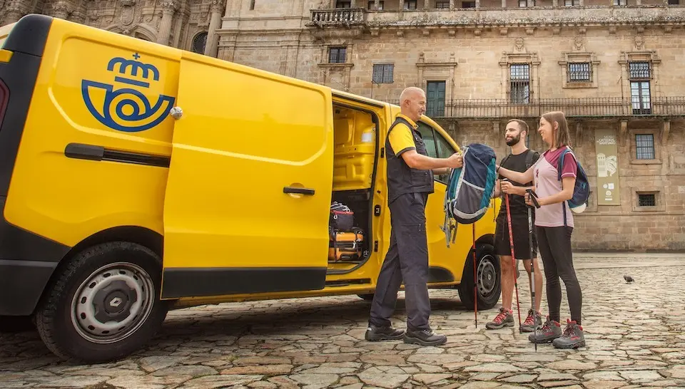 FOTO_Correos pone en marcha el transporte de mochilas en las principales...