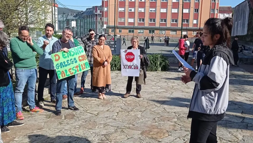 Concentracion do IES Fernando Blanco Docentes por Palestina