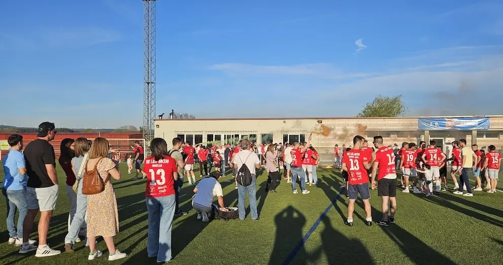 A familia do Castriz celebrando o titulo  da Liga da Costa