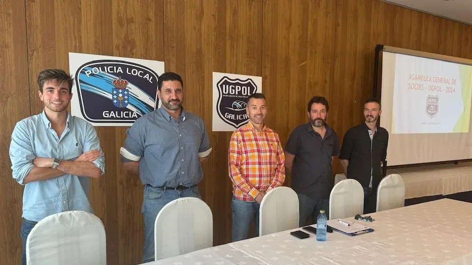 Manel Policia Local de Muxia no medio presidente da UGPOL