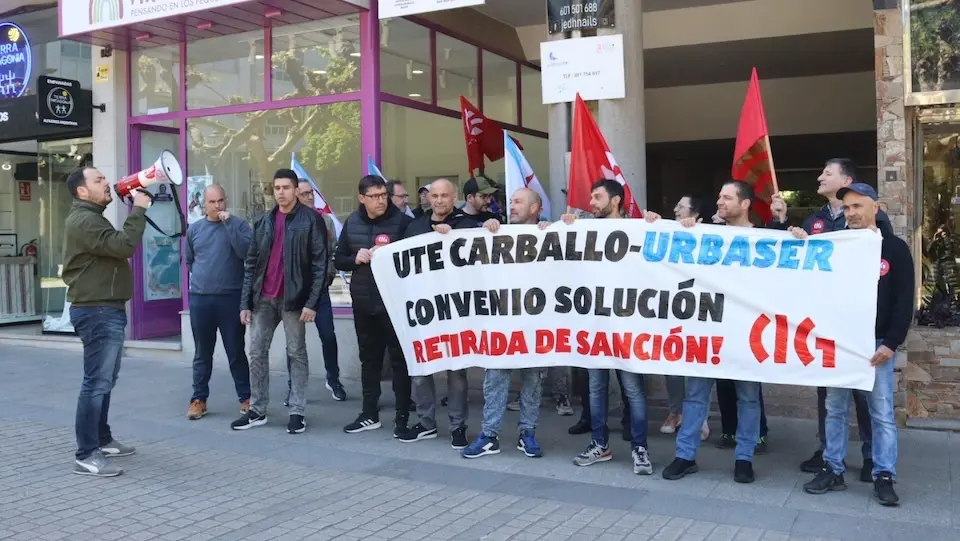 Traballadores de Urbaser en Carballo coa CIG 2