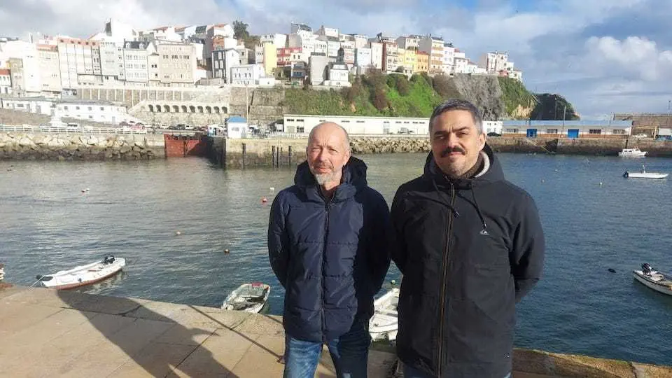  Miguel Varela e Daniel Pérez no porto malpicán