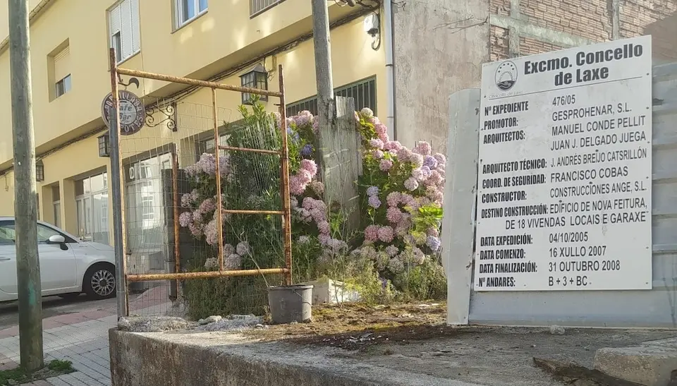 Obra abandonada no Centro de laxe