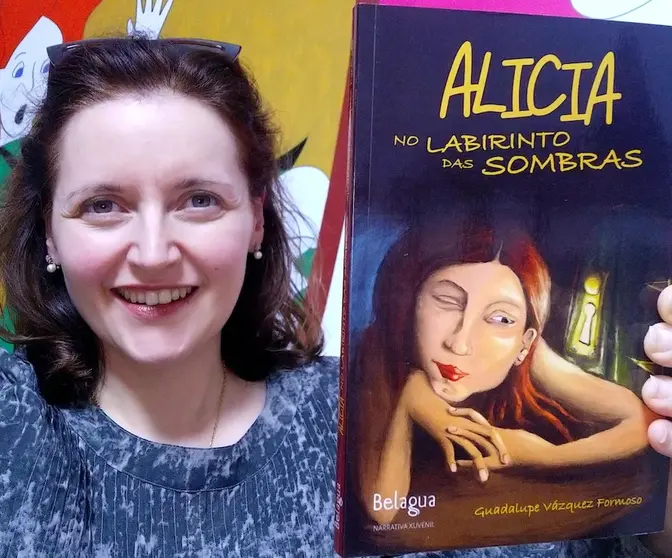 Guadalupe Vázquez Formoso co seu libro ALICIA NO LABIRINTO DAS SOMBRAS