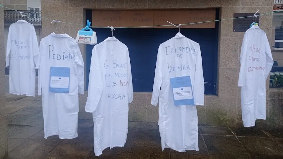 Protesta en Carnota conta a falta de atencion pediatrica