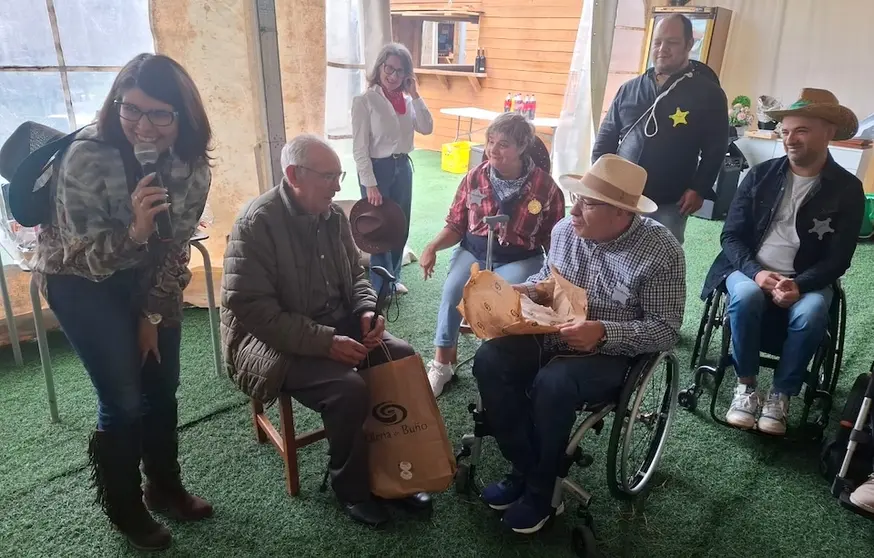 Dia das Familias de Integro-Entrega agasallo ao socio sénior da entidade, Ricardo Martínez