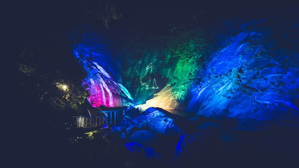 Fervenza do Ezaro con espectaculo de luces