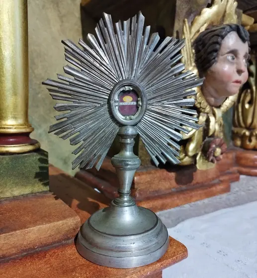 imaxe do relicario do Santo da freguesia de Goians-Carballo