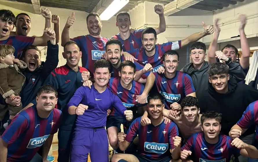 Esteirana celebrando a primeira vitoria