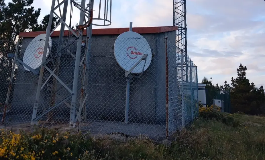 Antenas do repetidor de televisión situado na aldea do Seixo