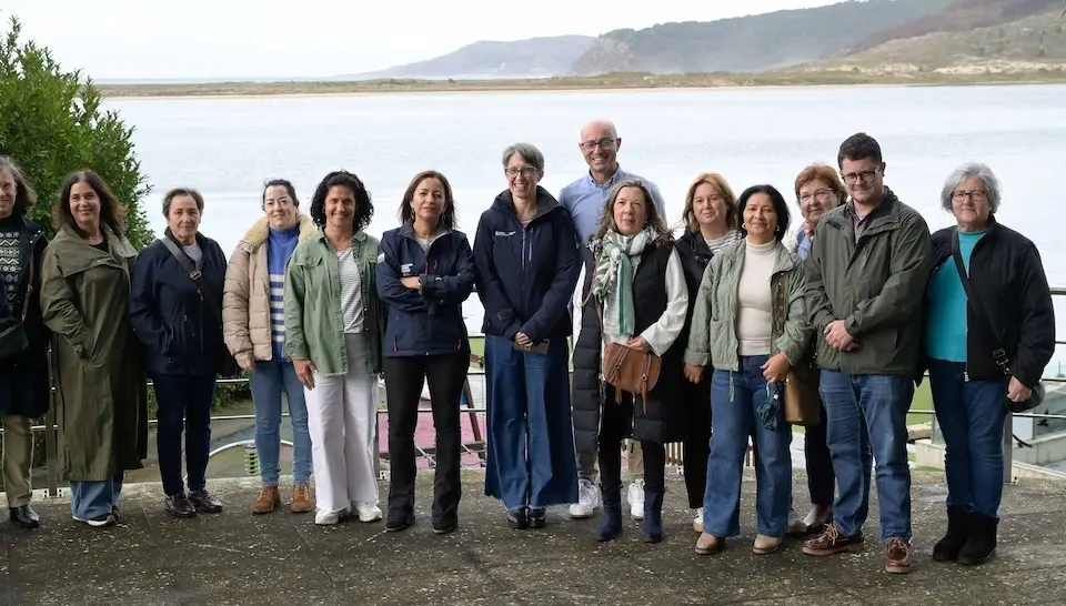 Mariscadoras do Anllons coa Xunta e o alcalde de Cabana