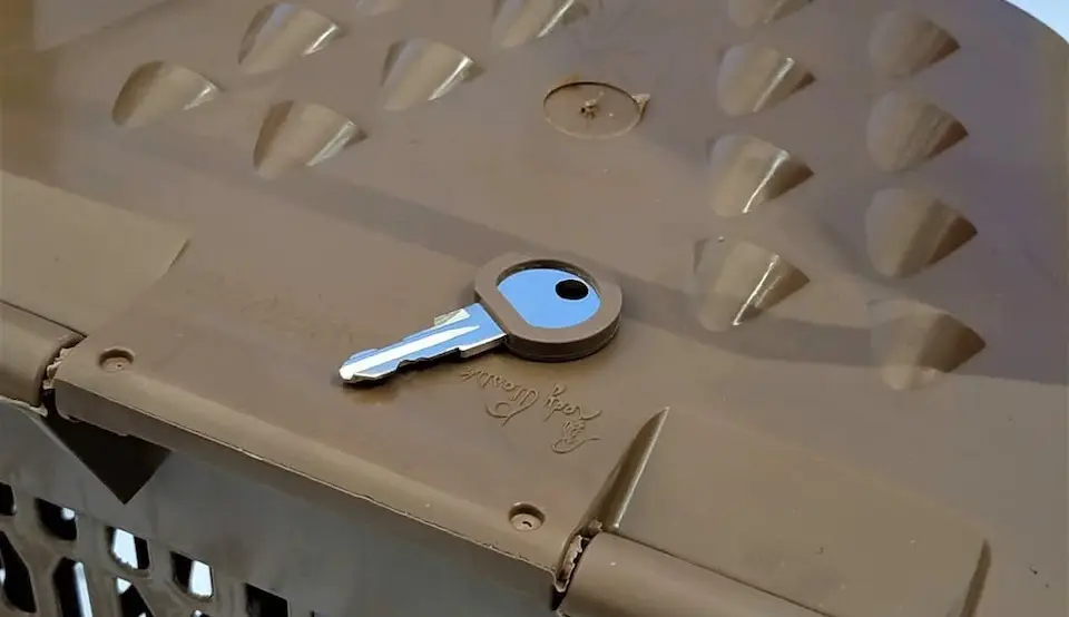 a chave do contedor marron