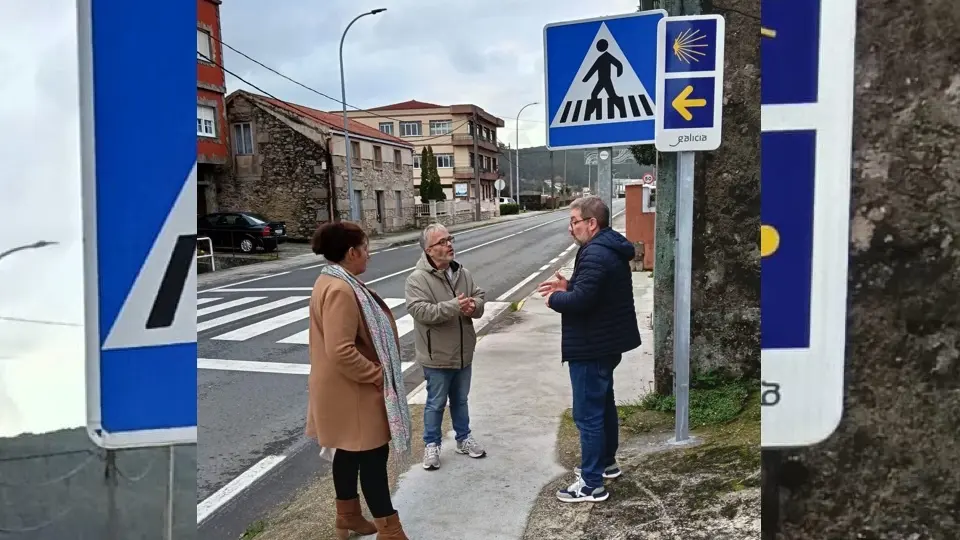 Membros do BNG na entrada de Cee