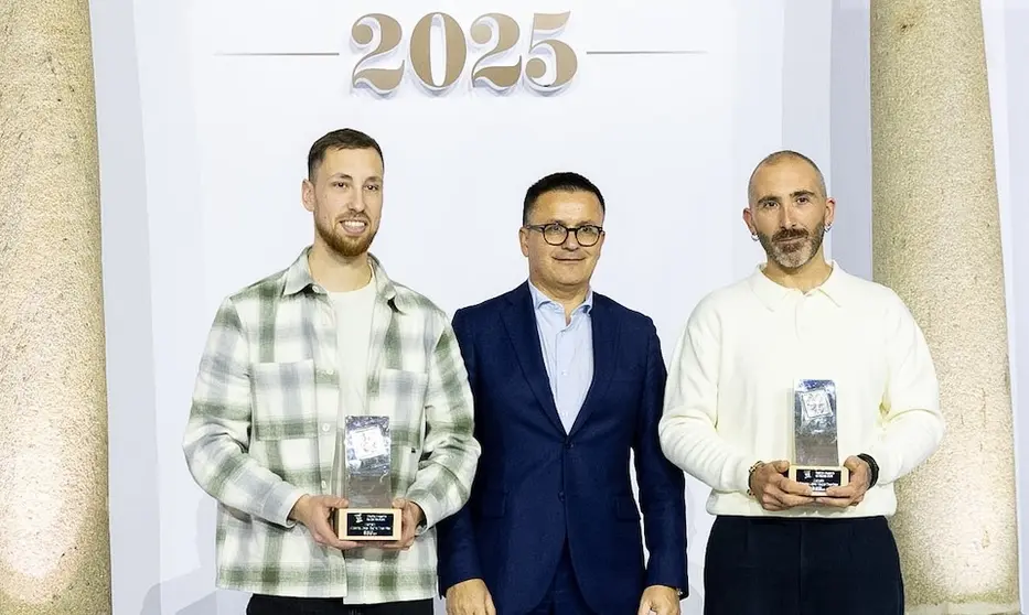 17,00 h.-           O conselleiro de Emprego, Comercio e Emigración, José González, e o conselleiro de Facenda e Administración Pública, Miguel Corgos, acompañados doutros membros do Goberno galego, participarán no acto de entrega dos Premios de Artesanía de Galicia 2025. No Hotel Monumento San Francisco (Campillo de San Francisco, 3). Foto Xoán Crespo