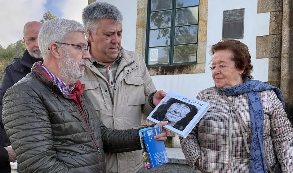 O alcalde de Carnota co alumnado da Universidade Senior