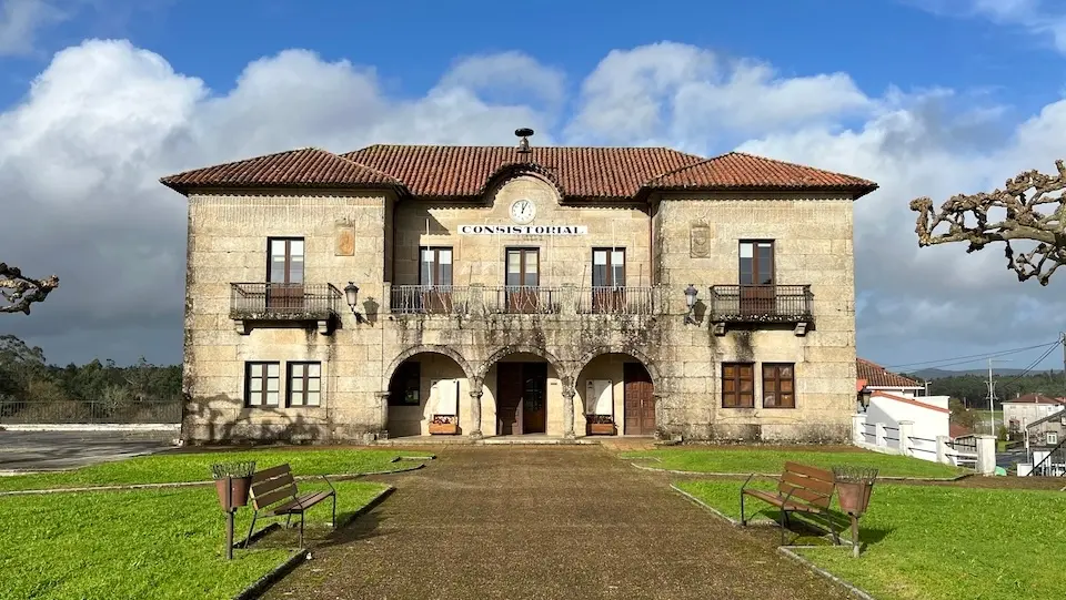 FOTO ZAS - O Concello de Zas orzamenta 30.000 euros en becas propias, liderando o investimento por habitante na Costa da Morte