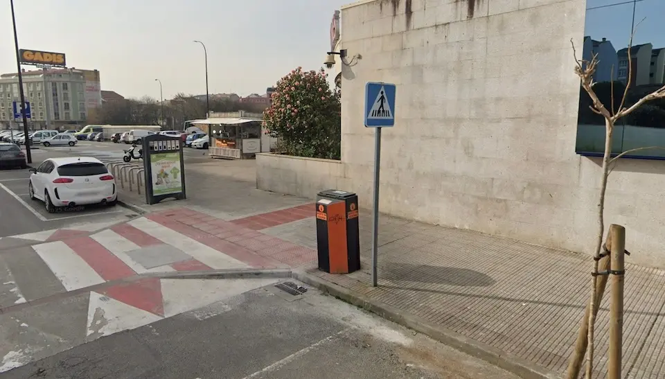 Paso de peons na rua Peru de Carballo