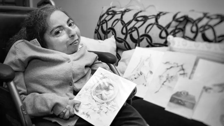 MIlagros Cotelo cun dos seus debuxos