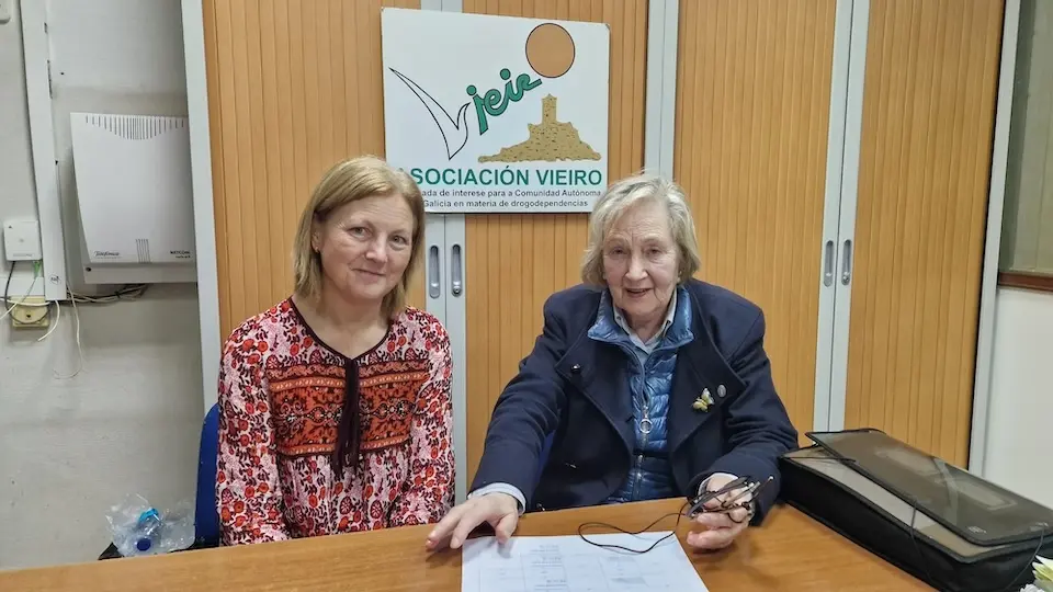 Presidenta Fina Rey e a Responable de Formación María del Carmén Bello da Asociación Vieiro