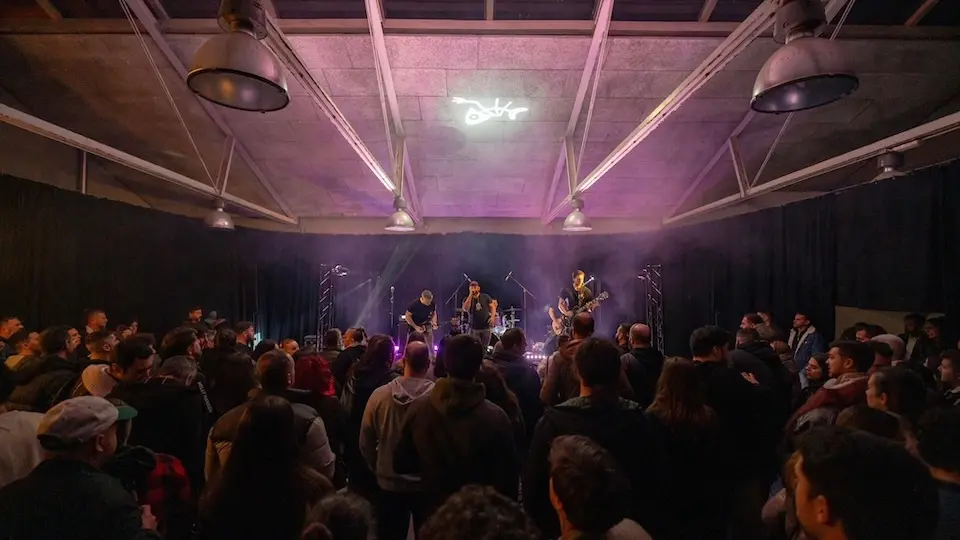 O rock volve encher o Mercado de Abastos de Muros no ciclo Sons no Mercado 2