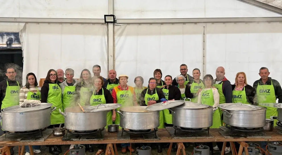 Amas de Casa e Concello de Mazaricos no Festa do Bolo do Pote