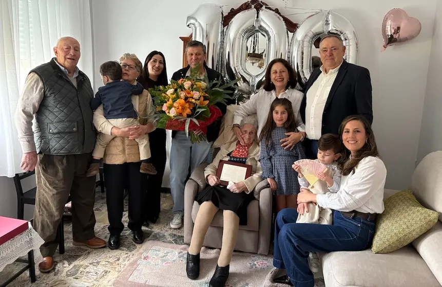 Centenaria- 100 aniversario Carmen Suárez