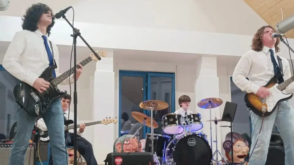 Dosis Letal tocando en Fisterra