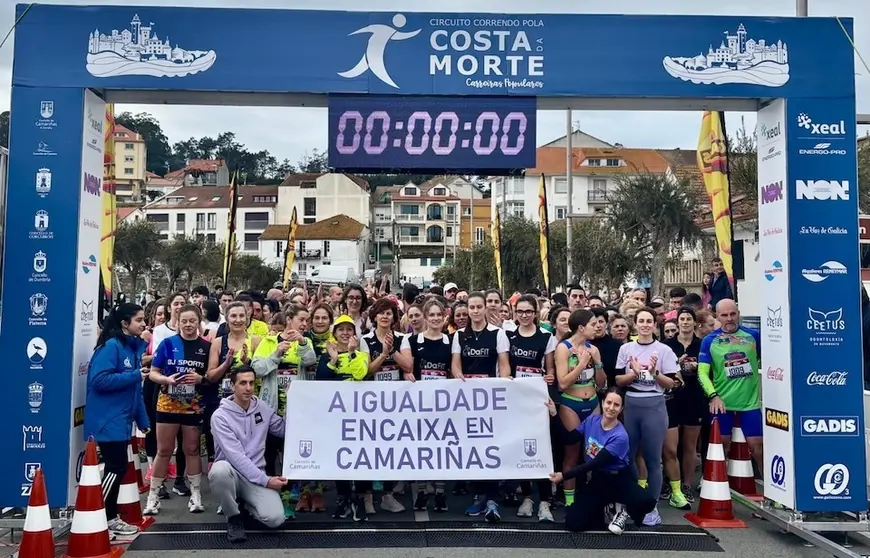 Carreira Correndo pola Costa da Morte en Camarinas polo 8M