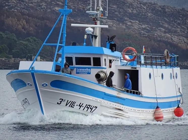 Barco Reisino a fondo-Muros