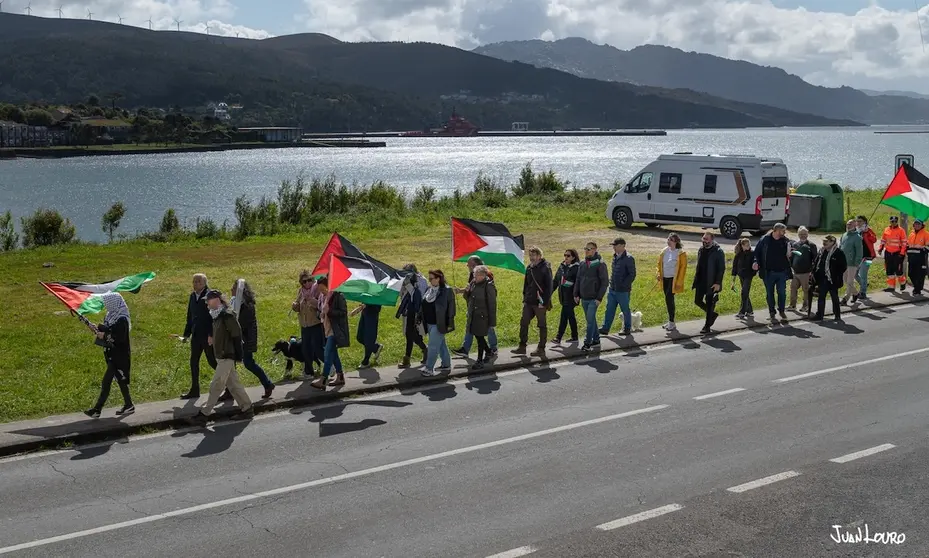 Manifestacion en apoio a Flotilla da Liberdade entre Cee e Corcubion-Foto-Juan Louro