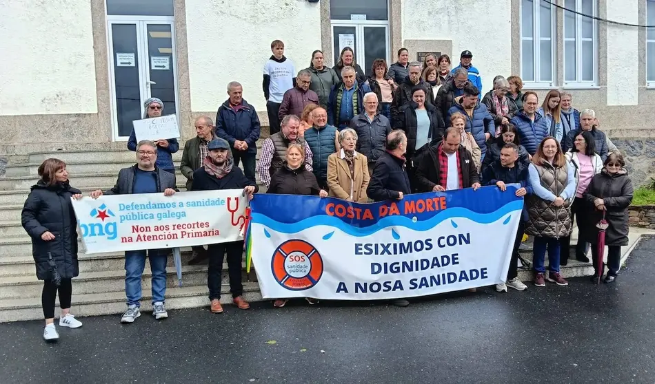 Concentracion de SOS SANIdade Publica no Centro de SAude de Baio