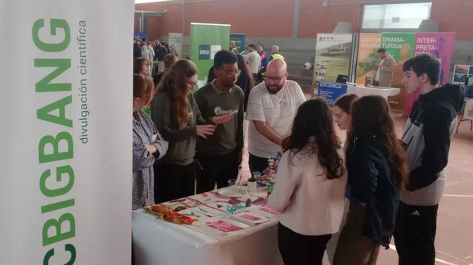 a UDC Feira de Orientacion no IES As Insuas