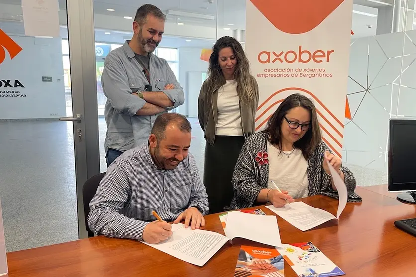 Sinatura-convenio-Axober-UnPasoMais2