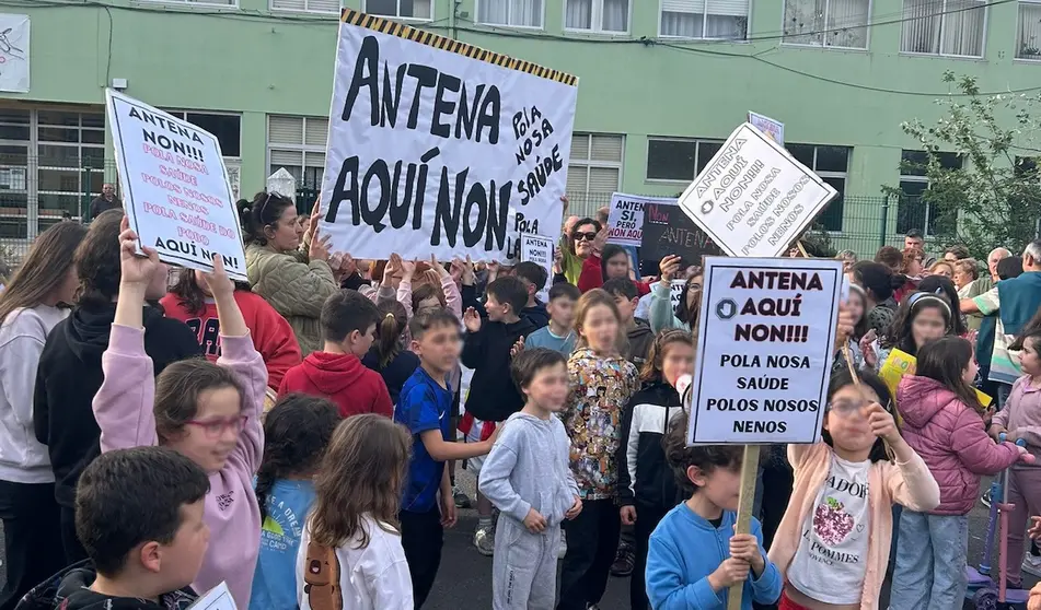 Concentracion ANPA O ACEBO contra a Antena boa