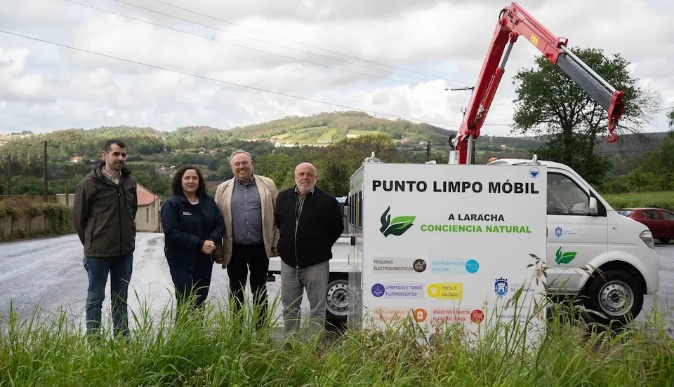 A Laracha.- A Coru&ntilde;a
A delegada territorial da Xunta na Coru&ntilde;a, Bel&eacute;n do Campo, visita o novo Punto Limpo M&oacute;bil adquirido con motivo das axudas a entidades locais para o financiamento de actuaci&oacute;ns en materia de residuos de competencia municipal.
04/05/2026
Foto: Moncho Fuentes / AGN A Coru&ntilde;a